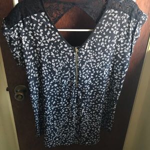 3/$18 Express Women’s Short Sleeve Shirt Medium